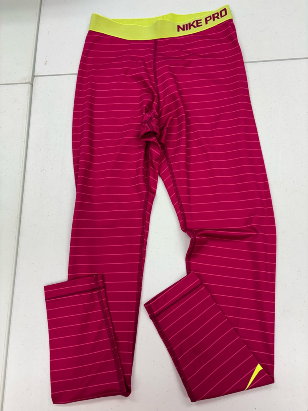 NIKE PRO DRI FIT LEGGINGS YOGA PANTS
WOMEN SMALL HOT PINK WITH LT PINK STRIPES